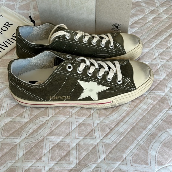 Golden Goose Unisex V Star Suede Sneakers - Picture 9 of 11